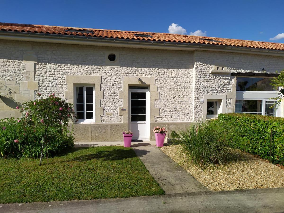 Les Gites Du Vigneron Et Cd'H Saint-Seurin-de-Palenne Exterior photo