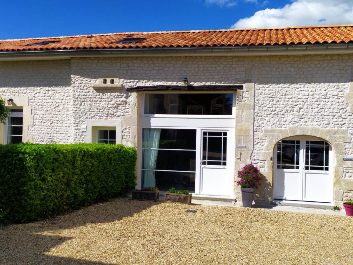 Les Gites Du Vigneron Et Cd'H Saint-Seurin-de-Palenne Exterior photo