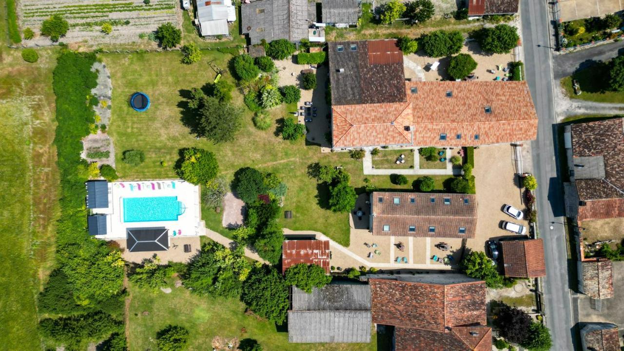 Les Gites Du Vigneron Et Cd'H Saint-Seurin-de-Palenne Exterior photo
